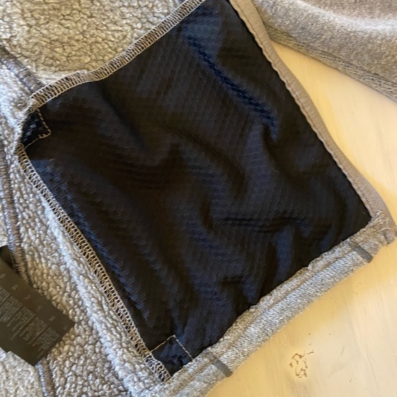 Boys zip up fleece with hoodie Size 10/12 Brand Kuhl Good Condition - Picture 3 of 9